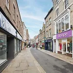Host & - Baxtergate Whitby