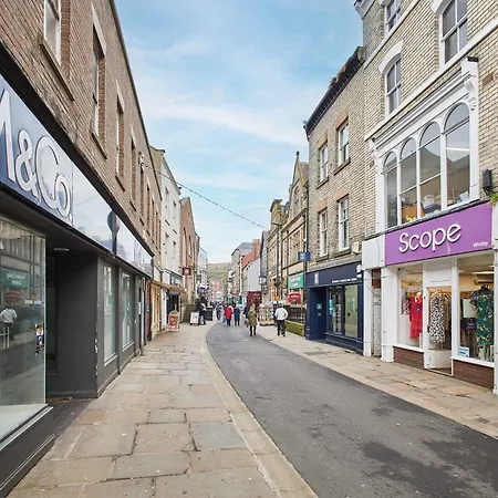 Host & - Baxtergate Whitby