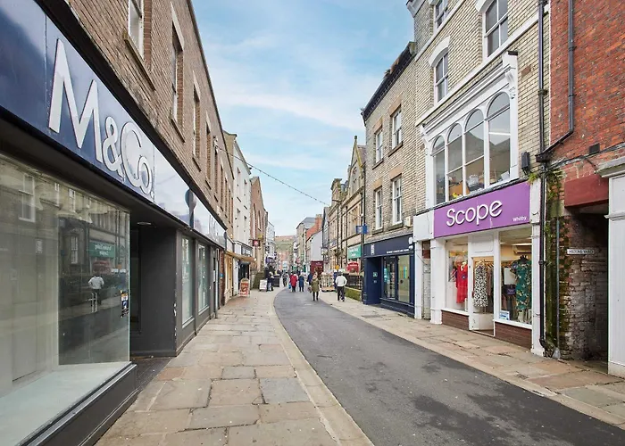 Host & - Baxtergate Whitby